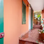 Via Colombo 12 - Trilocale شقة *